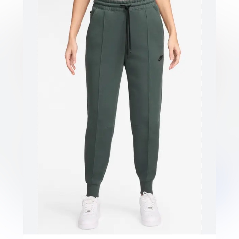 Nike Women’s Green Jogger Pants Small NWT